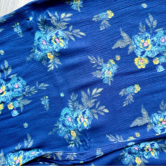 Mudd Boho-Inspired Navy Floral Wide-Leg Halter Jumpsuit – Size XS - Picture 5 of 9